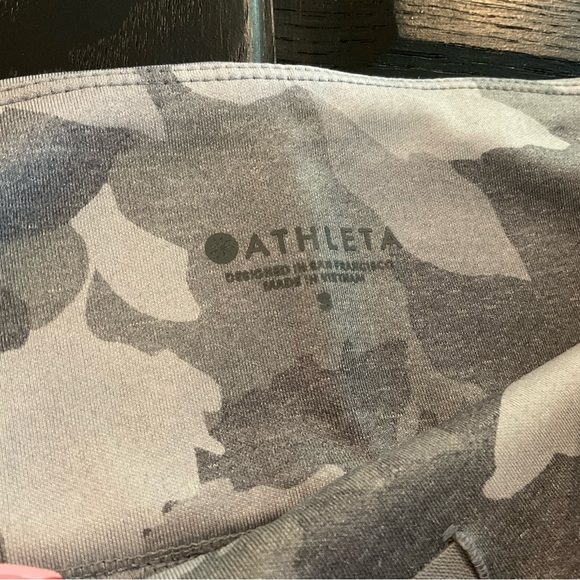 Athleta Essex Tight and Matching All in Motion Bra
Gray Camo
Size Small - Picture 11 of 13